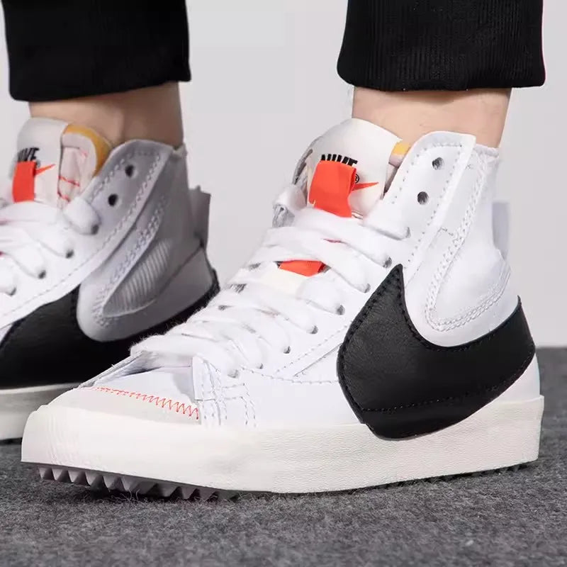 Nike Men's Original BLAZER MID '77 Sneakers - Image 2